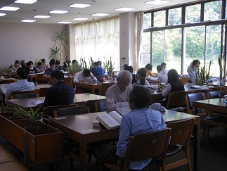 知多市立中央図書館 もしや試験期間中