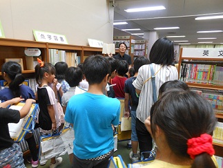 知多市立中央図書館 施設見学がはじまりました